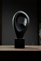 ESCULTURA OVAL NEGRA