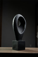 ESCULTURA OVAL NEGRA