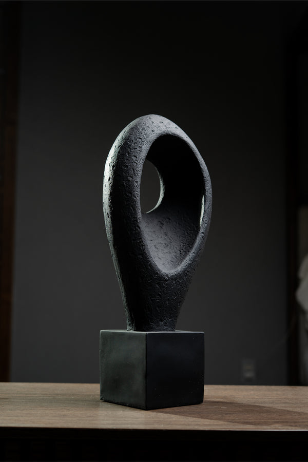 ESCULTURA OVAL NEGRA