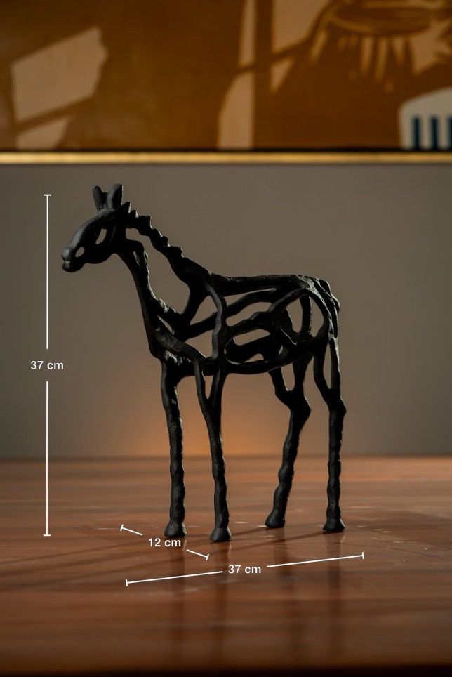 CABALLO NEGRO