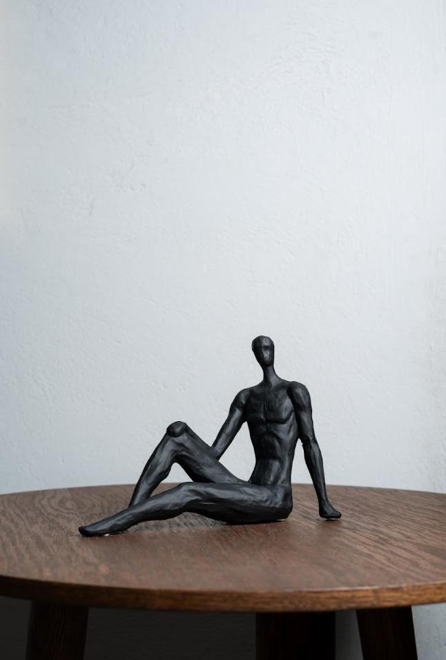 ESCULTURA HOMBRE DEMIN
