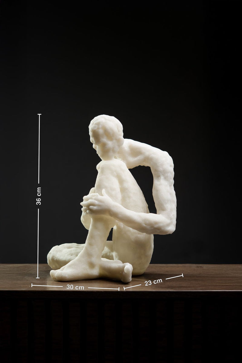 ESCULTURA HOMBRE SENTADO