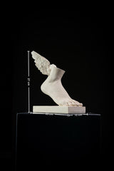 ESCULTURA PIE CON ALAS